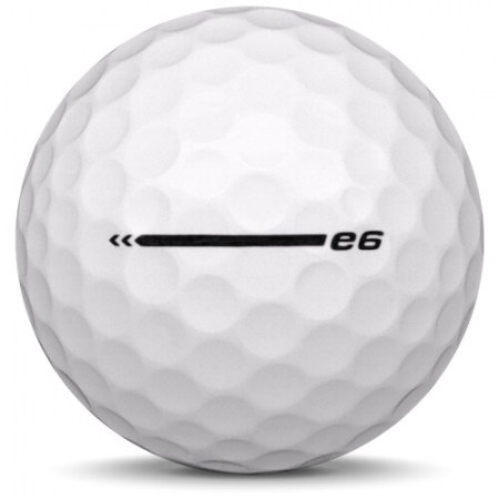 A bola de golfe Bridgestone E6 No modelo de ano 2024.